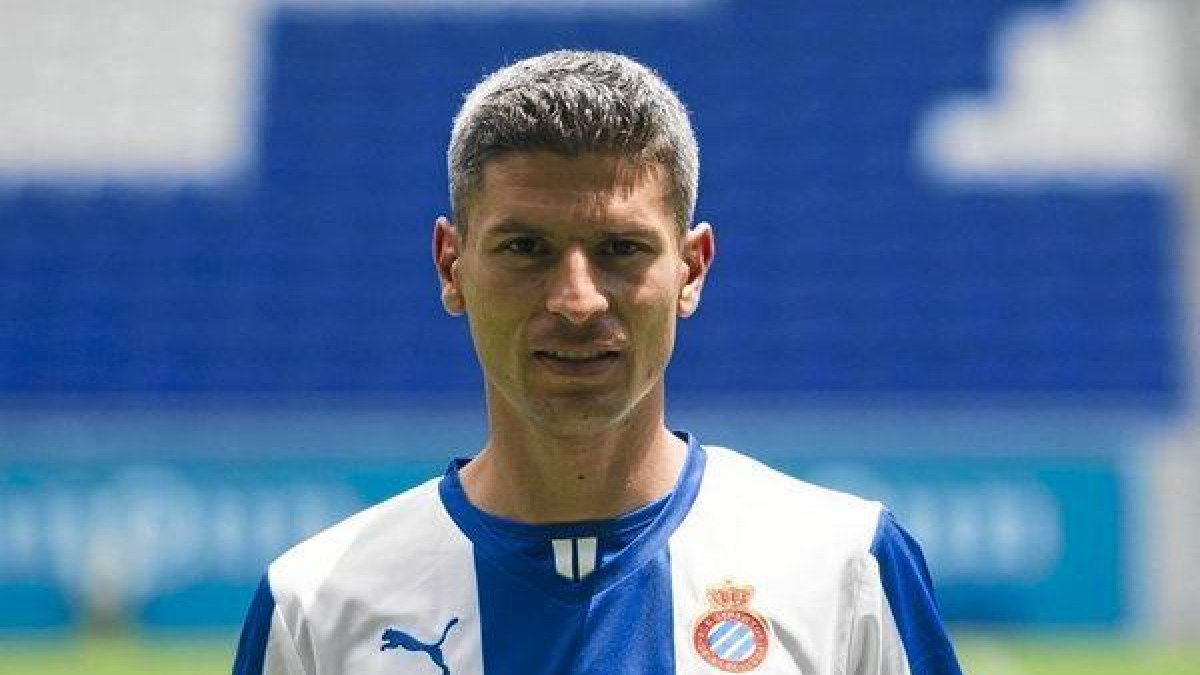 El volante virgitano con los colores del Espanyol.
