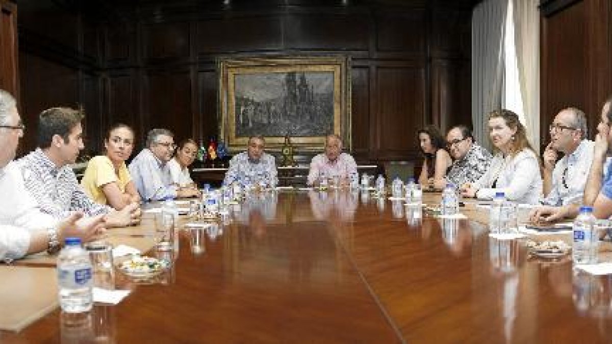 Diputados provinciales en la Junta de Gobierno.