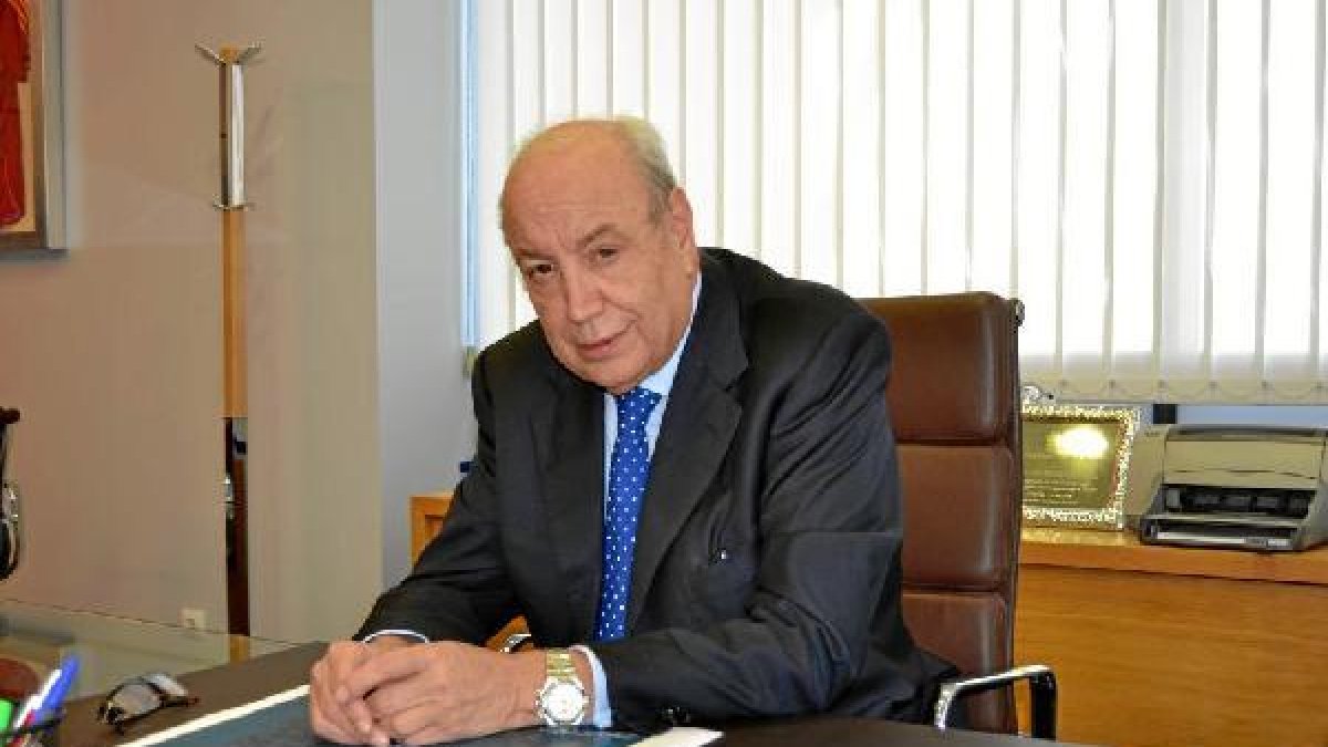 Jesús Samper vive un momento muy delicado al frente del Real Murcia.