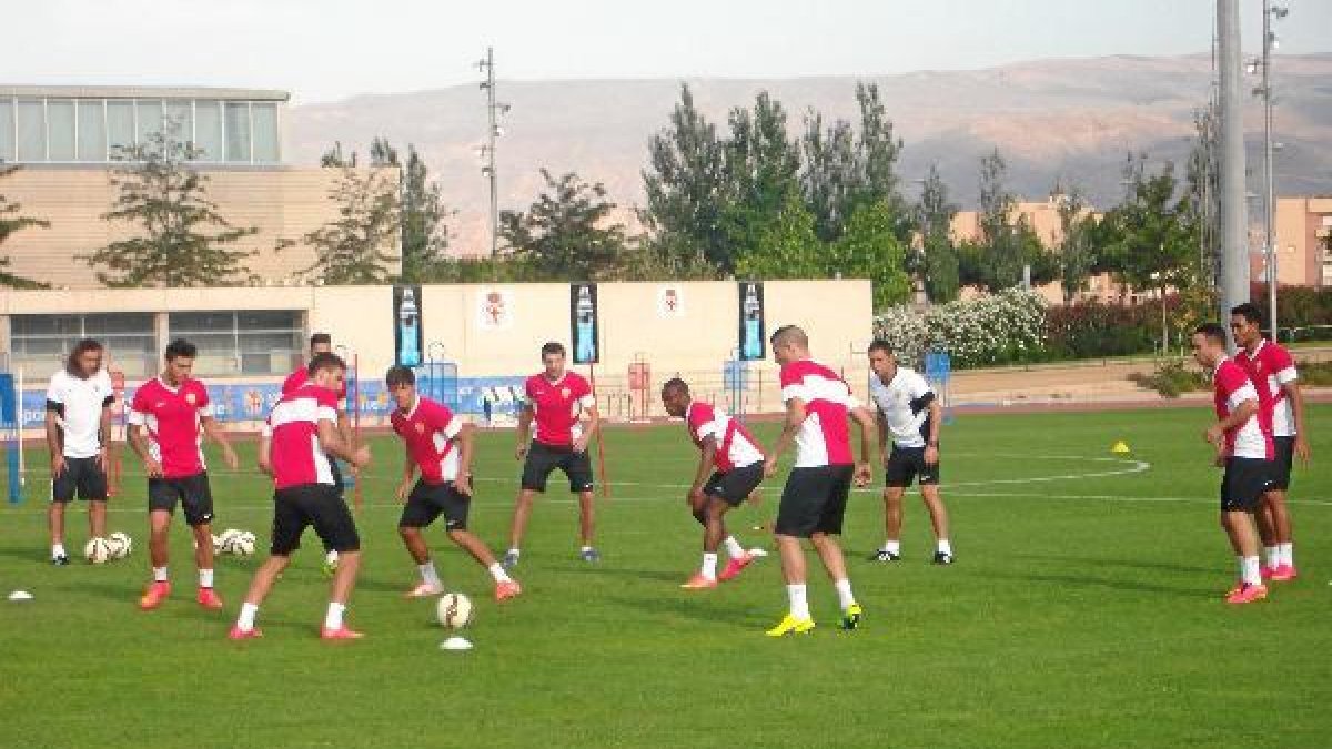 Los jugadores han respondido a un entreno de lo más exigente.