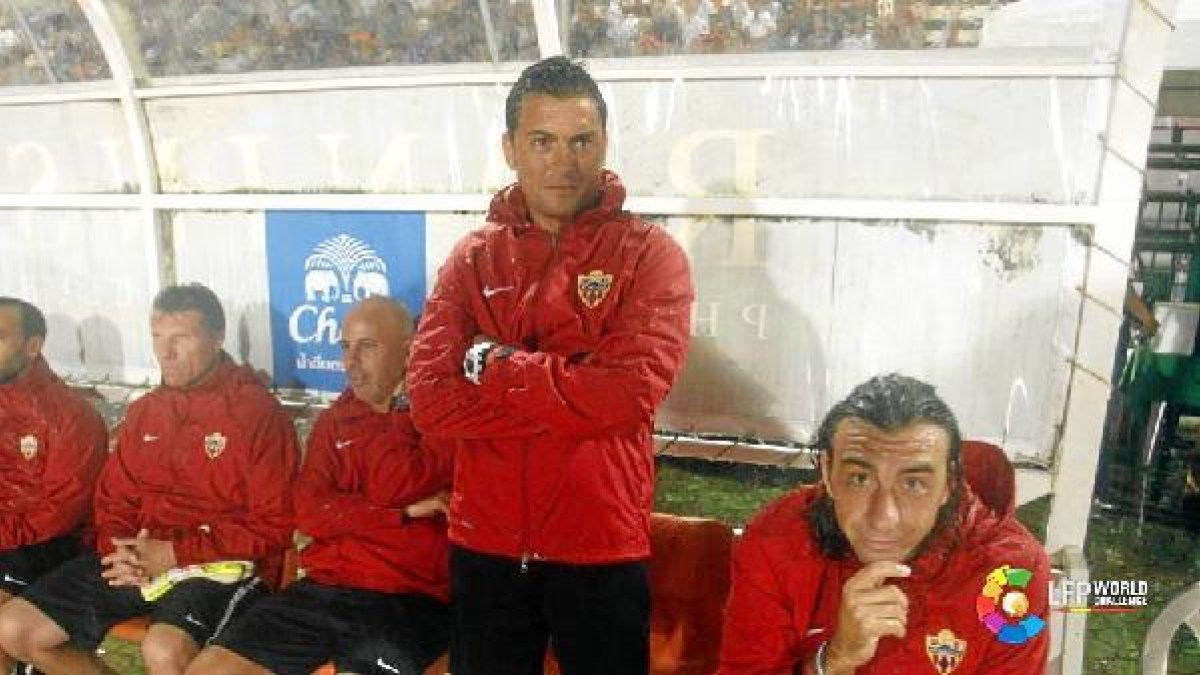 Francisco, aguantando el aguacero.