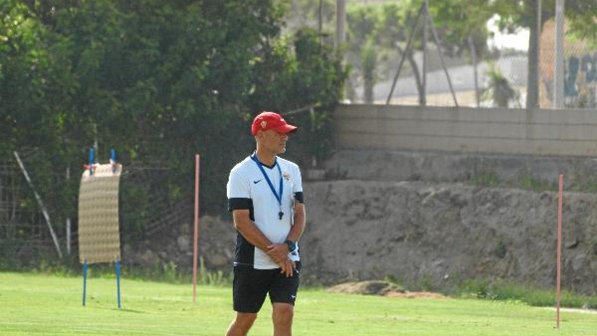 Miguel Rivera, entrenador del Almería B.