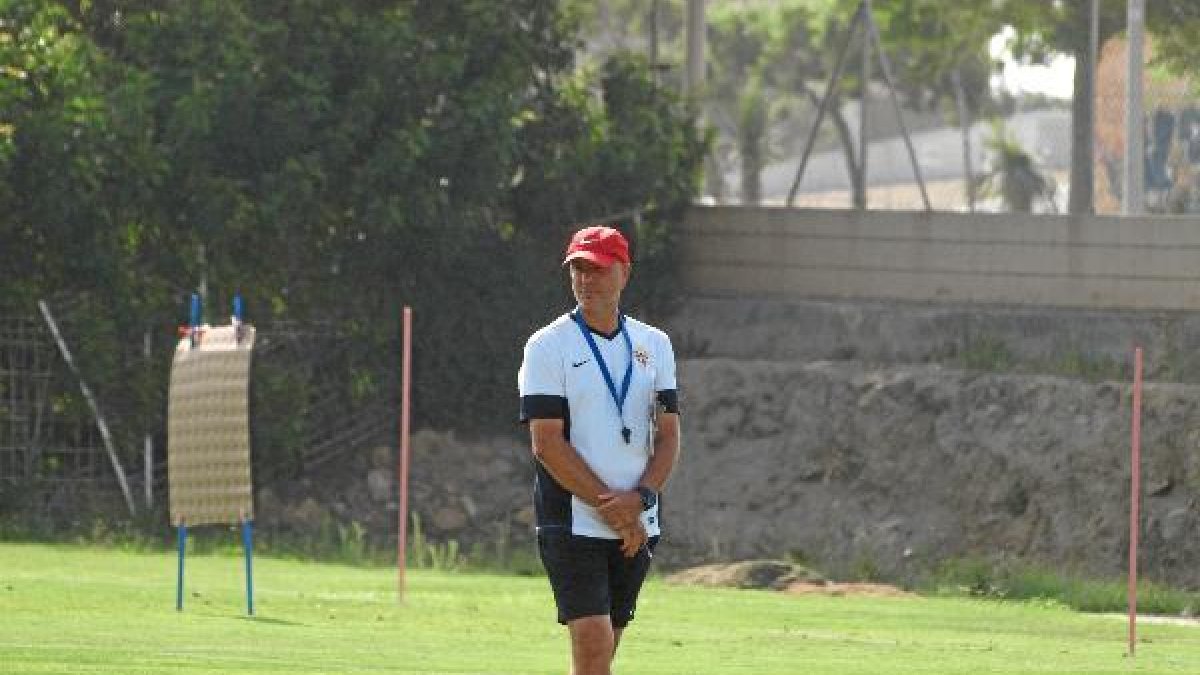 Miguel Rivera, entrenador del Almería B.