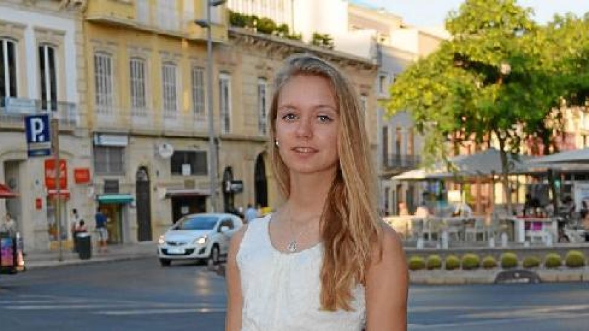 Anastasia en la Plaza Puerta de Purchena este verano.