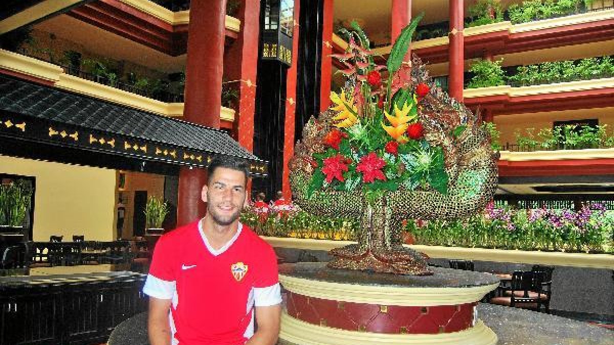 Edgar, en Tailandia.