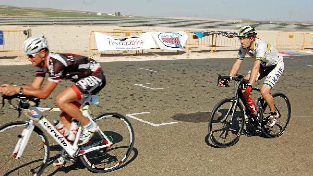 Participantes en la actividad celebrada en el Circuito de Motociclismo de Tabernas.