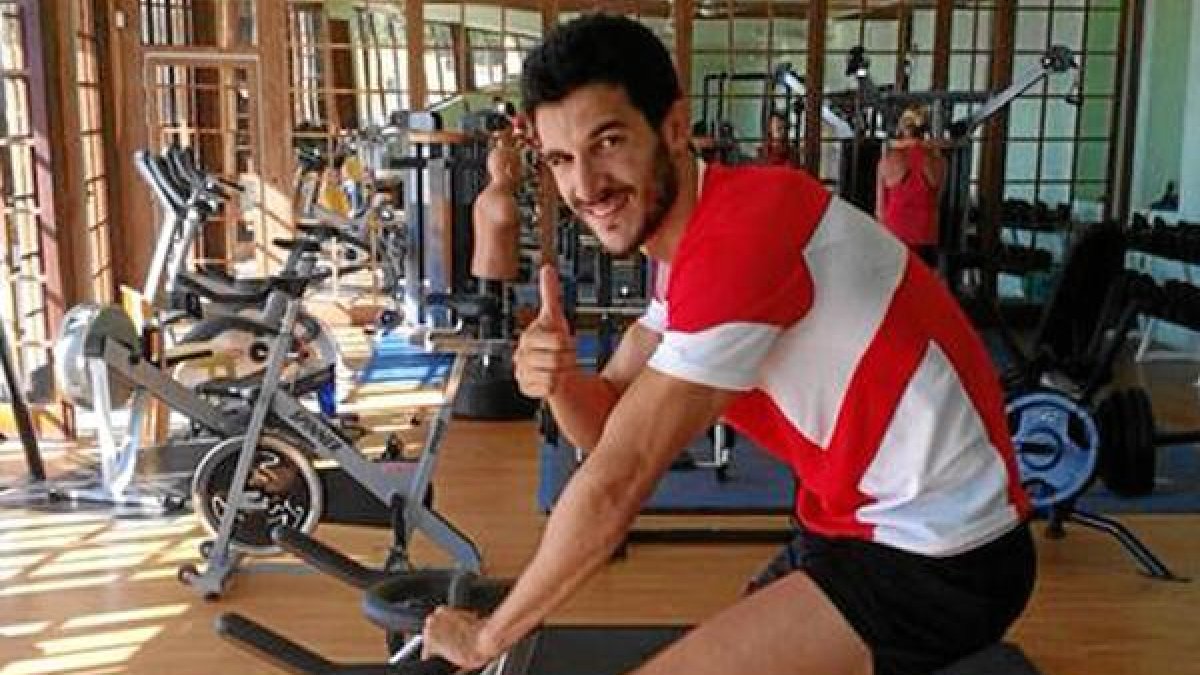 Míchel haciendo bicicleta en el stage de Cuevas.