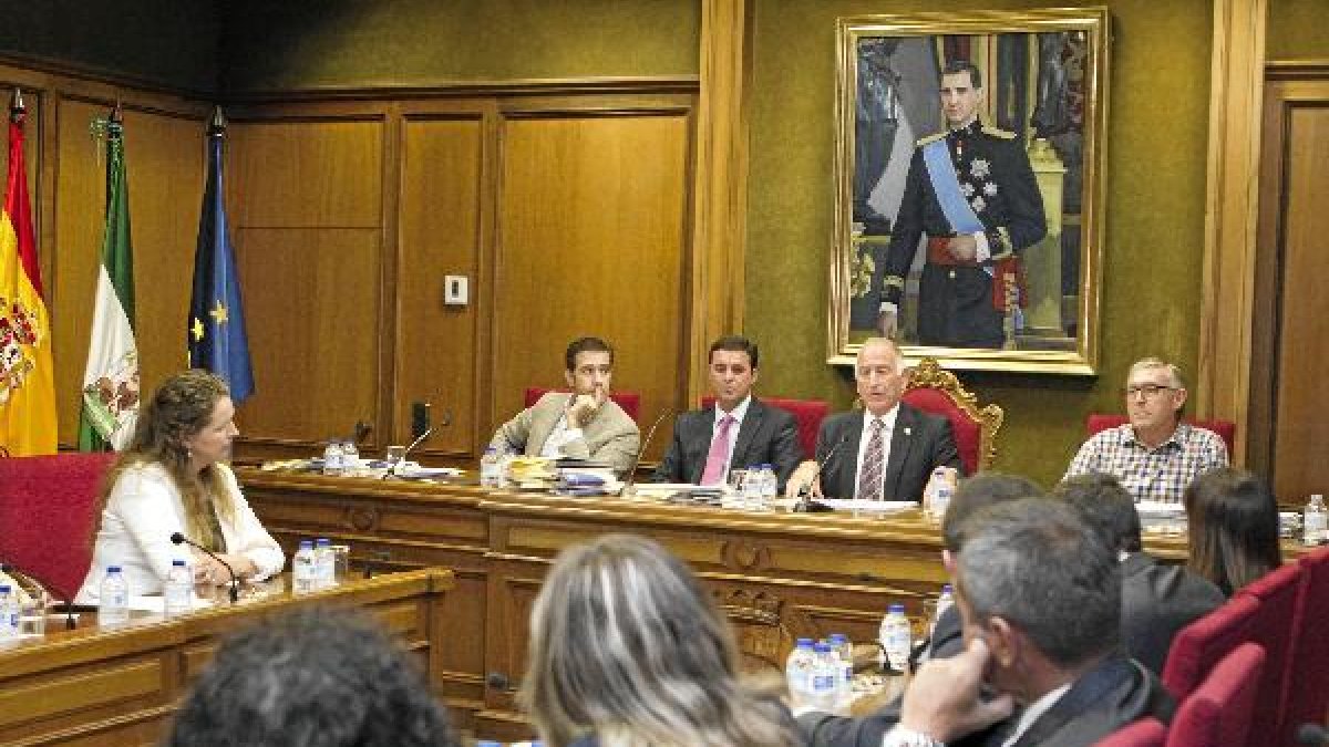 Sesión plenaria celebrada ayer en el Palacio Provincial, en la capital.