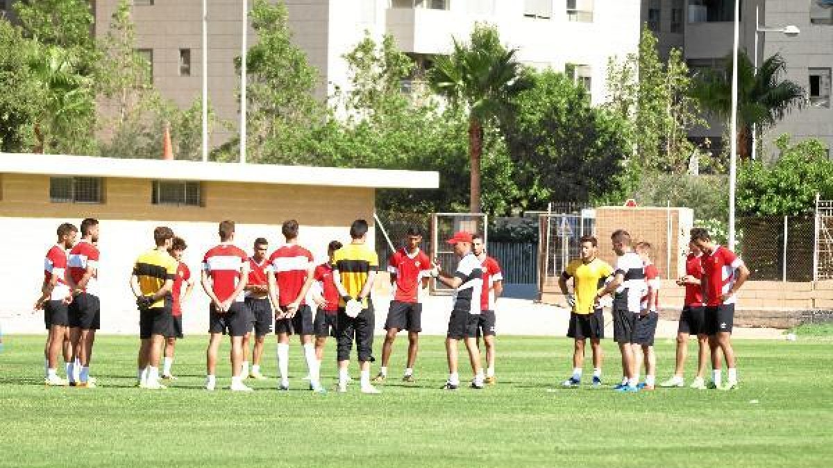 El Almería B perdió contra el Huércal-Overa.