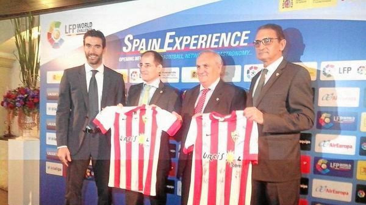 El presidente vive tranquilo mientras otros clubes sufren para pagar.