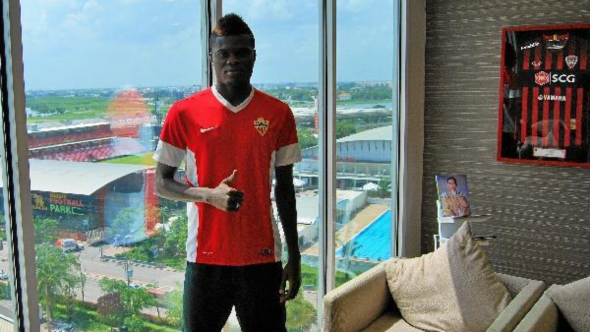 Thomas Teye Partey en el hotel de concentración.e;clip:rect(469