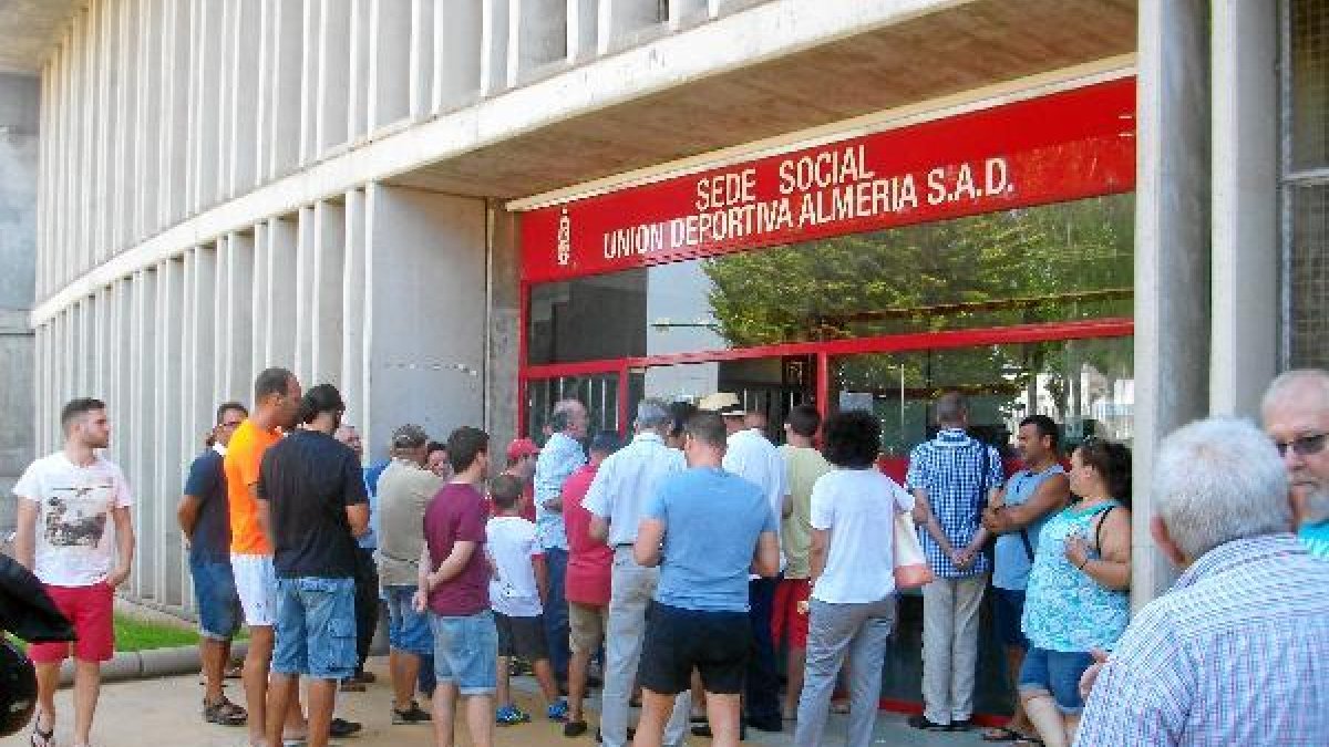 A primera hora de la mañana se reparten los números.