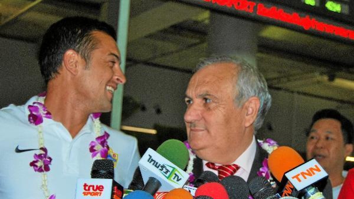 El presidente del Almería se lo está pasando en grande en Tailandia.