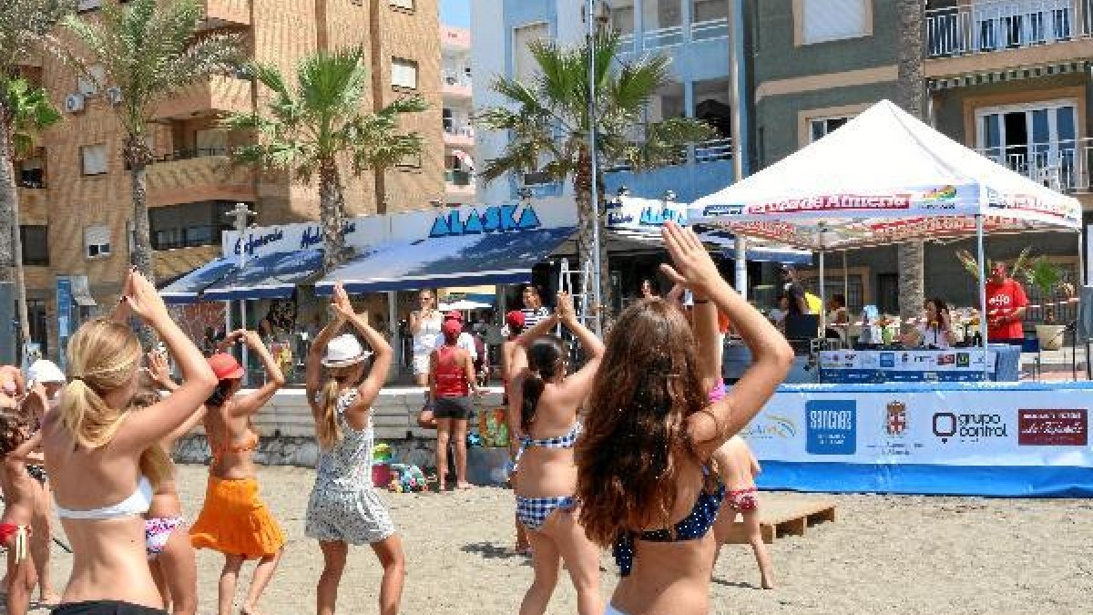Clase de zumba en los minutos previos al inicio del programa.