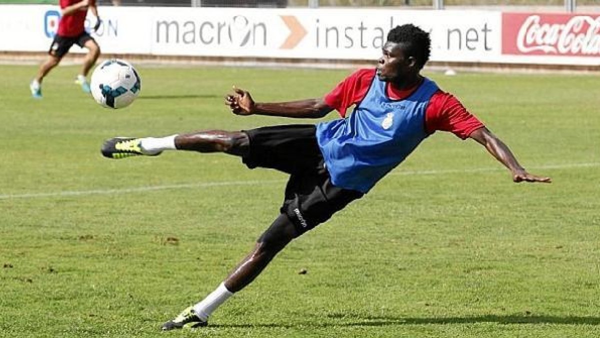 Thomas volará a Tailandia con sus compañeros.x,