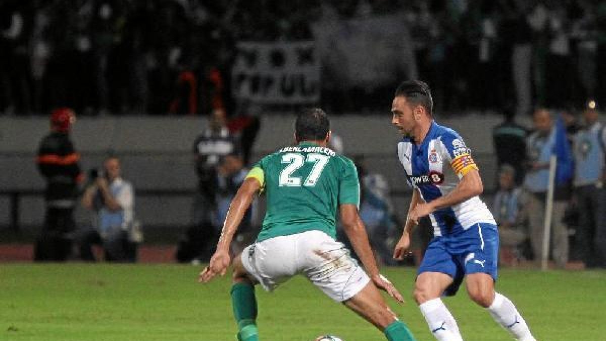 El capitán del Espanyol vuelve a dar la talla ante 65.000 aficionados.tyle>.apqj{position: