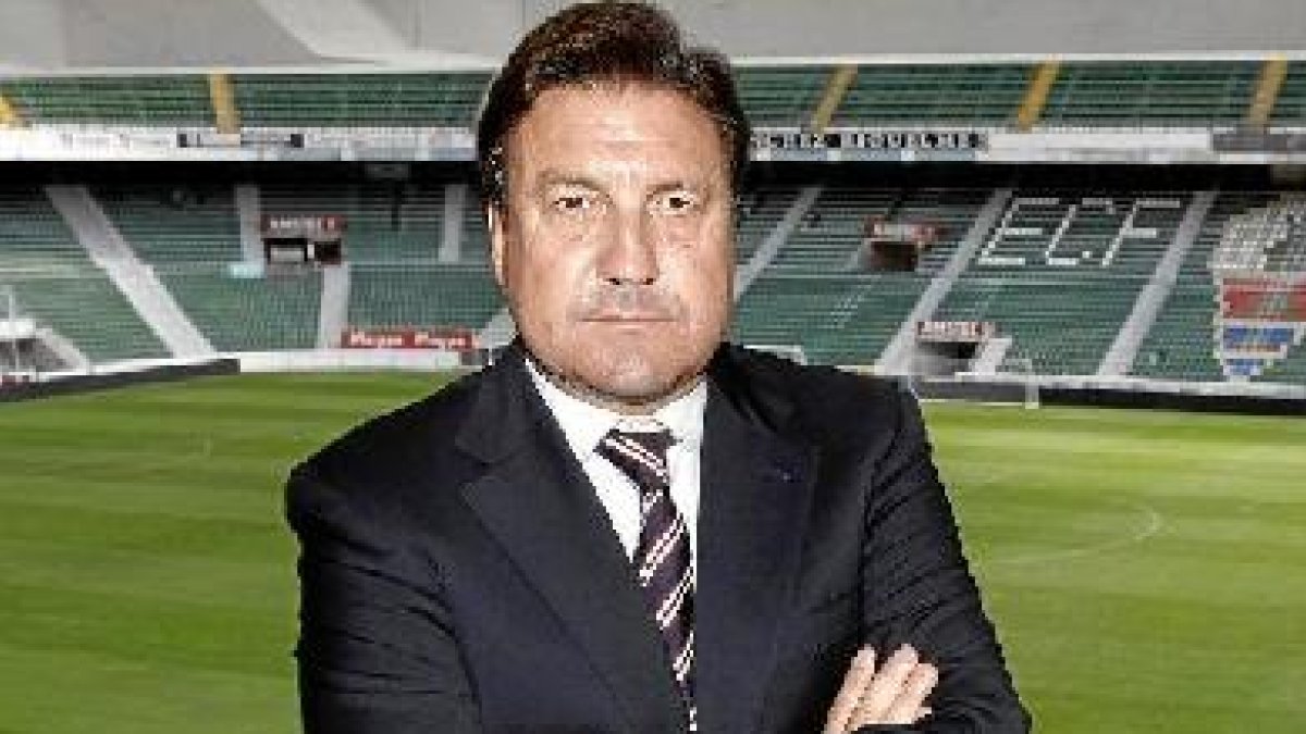 El presidente del Elche en la entrevista concedida al Diario AS.tyle>.apqj{position:absolu