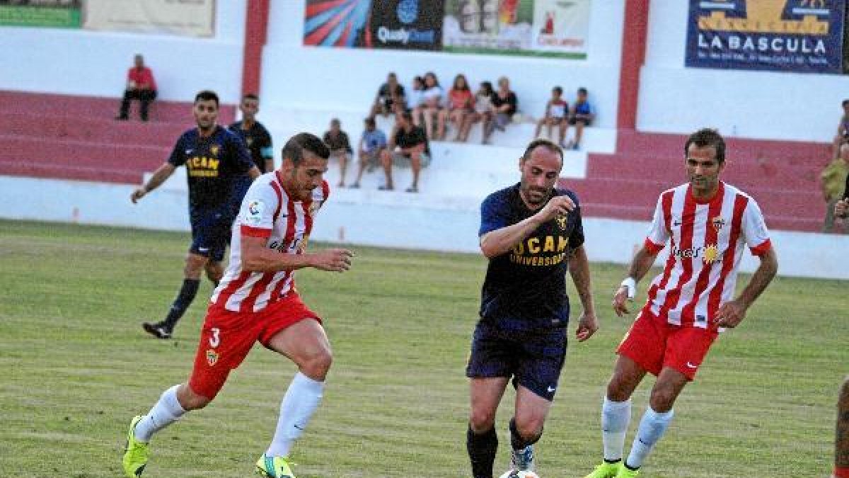 Buen trabajo defensivo del Almería en todo el partido.e;clip:re