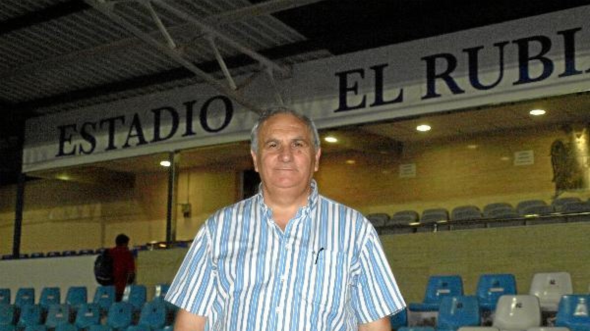Alfonso García en el campo de El Rubial.x,auto,