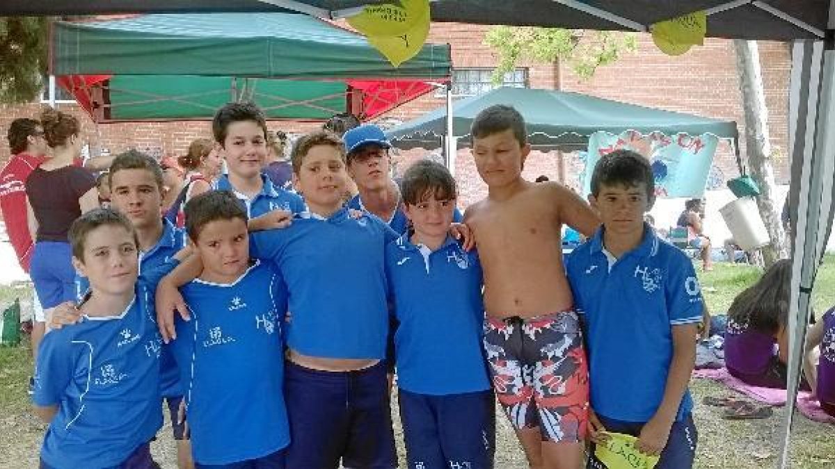 Foto de los jóvenes.o,469px);}