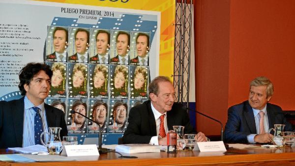 Presentación de los sellos conmemorativos de Correos en la RAE.