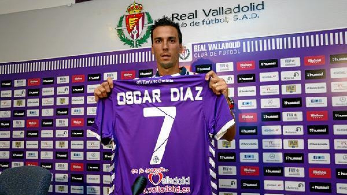 Óscar Díaz con la camiseta pucelana.o