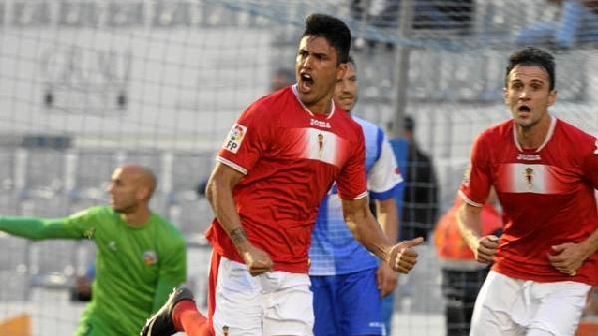 Mauro dos Santos viene con fuerza al Almería.x,