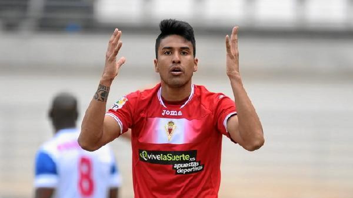 Mauro Dos Santos reforzará el eje de la defensa.e;clip:rect(469