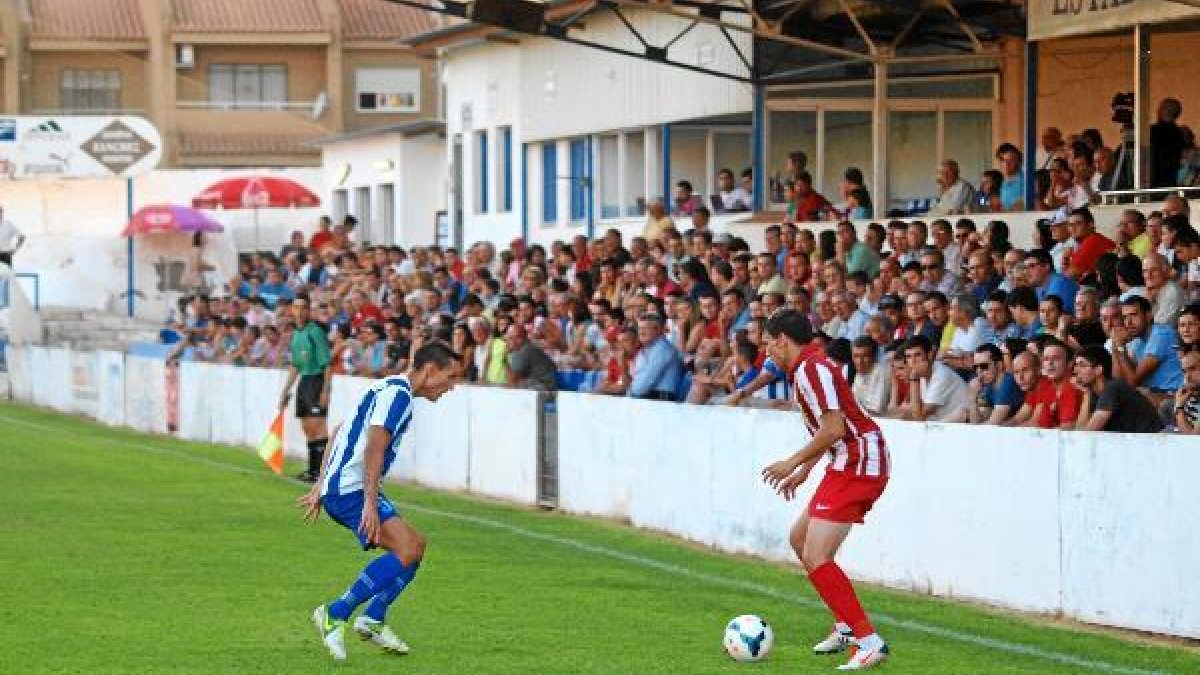 Dubarbier como tantos otros debutó con la rojiblanca en Águilas.tyle>.apqj{position:absolu