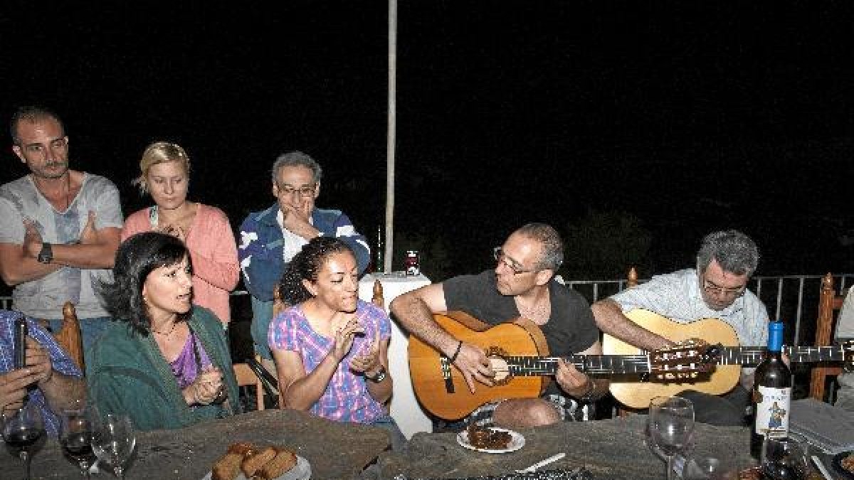 Integrantes de la escuela de ‘La Traíña’ amenizaron la velada.