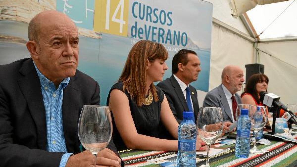 Mesa inaugural del curso sobre enologÃa en Laujar de Andarax.e