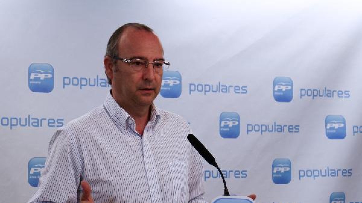 Luis Rogelio Rodríguez Comendador durante su comparecenciae;cli
