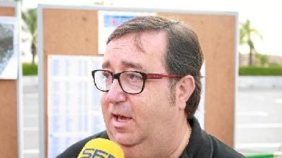 José Juan Rubí atendiendo a la Cadena SER.x,aut