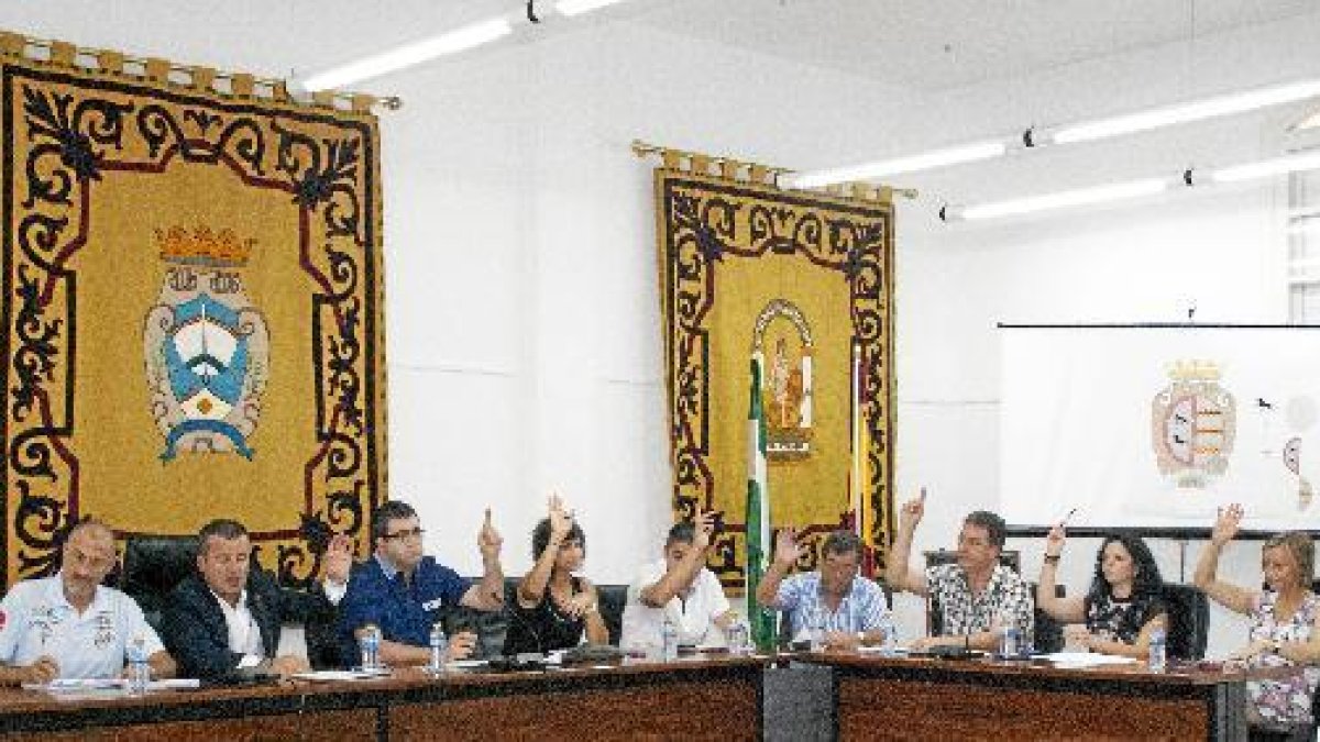 Pleno celebrado en el Ayuntamiento de Carboneras.e;clip:rect(46