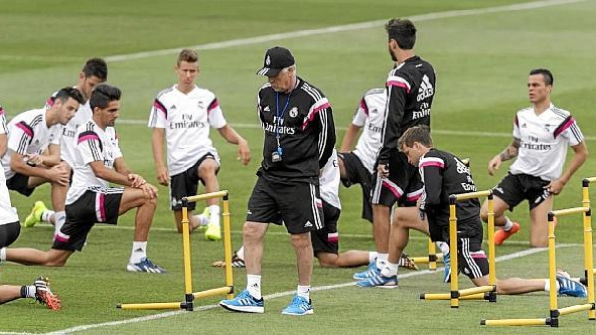 Ancelotti trabajará a puerta cerrada antes de volar a Estados Unidos.tyle>.apqj{position:a