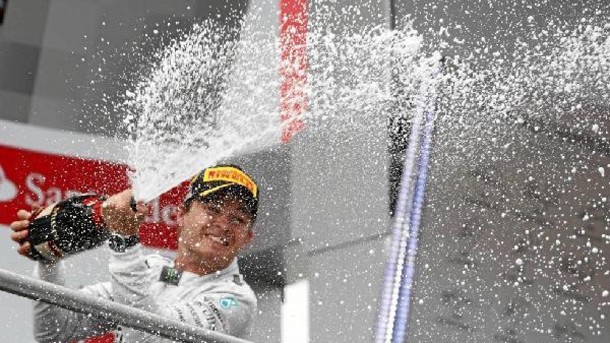 La carrera siempre estuvo dominada por Mercedes.e;clip:rect(469