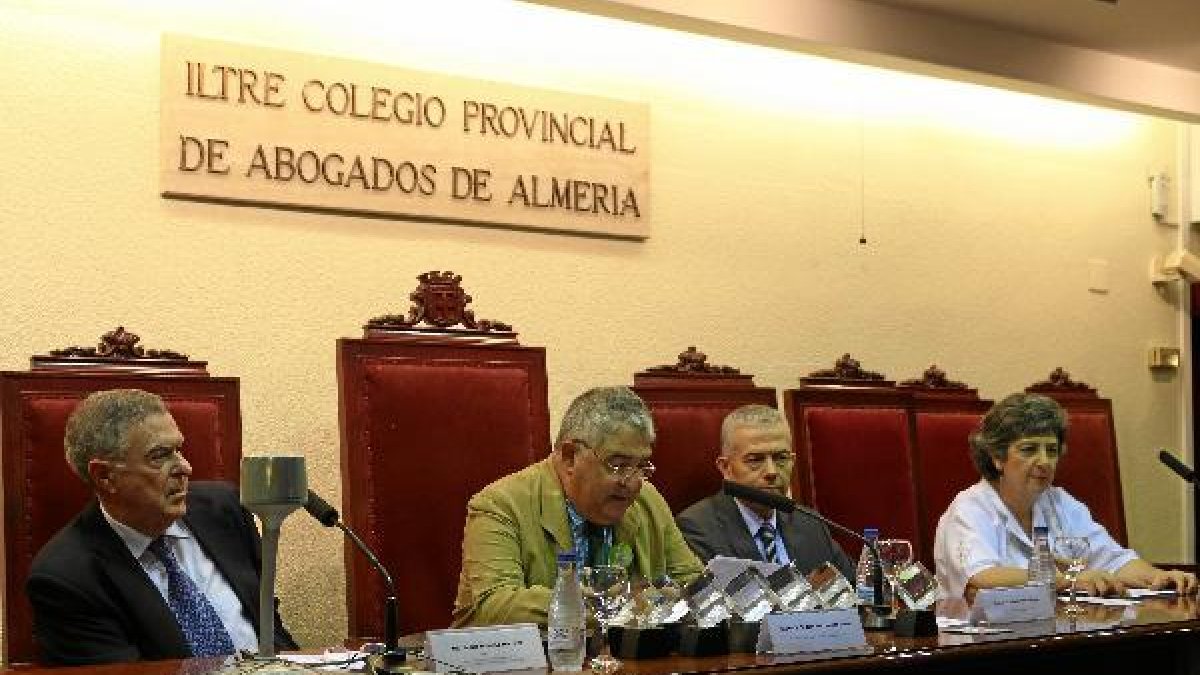 Acto en el Colegio de Abogados de Almeríax,auto
