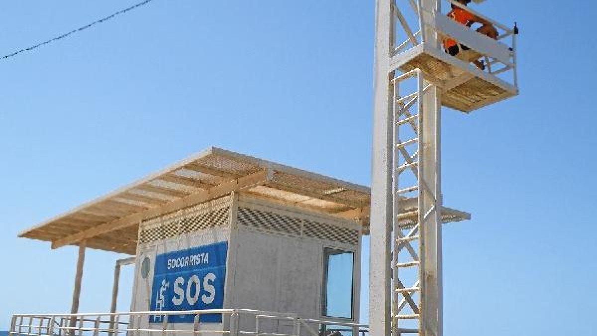 Mejoras integrales para paliar los desperfectos como la oxidación de la torre de salvamento, tubería