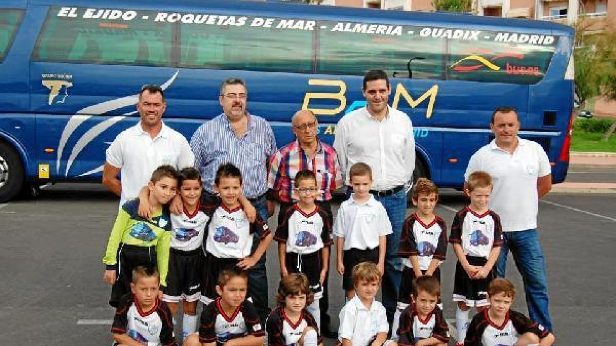 Los niños del Busbam calientan los motores.x,au