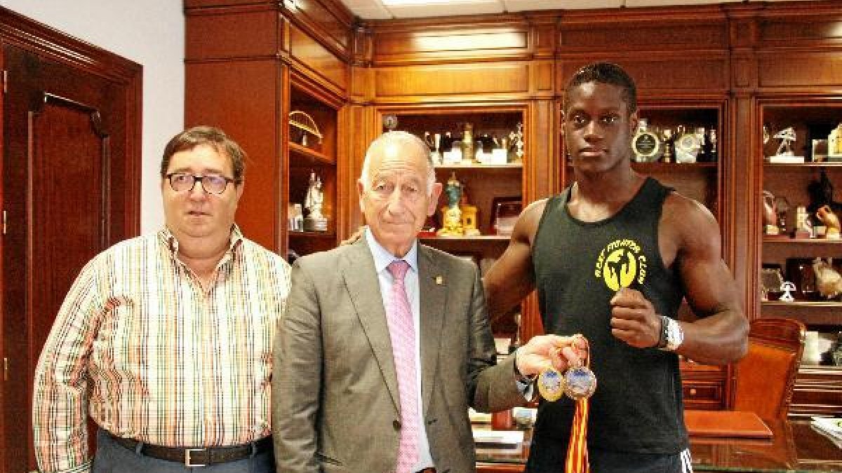 Gabriel Amatá y Pepe Rubí junto a Fran Mendes.x