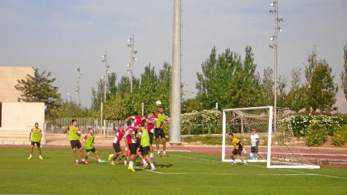 Hubo buenos remates a portería del equipo grande.e;clip:rect(46