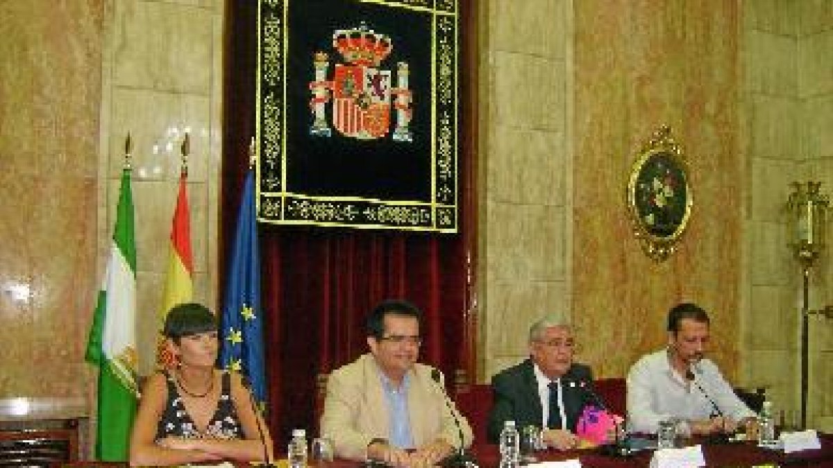 Presentación del cartel de este año de ‘Clásicos en el Parque’, ayer. tyle>.apqj{position: