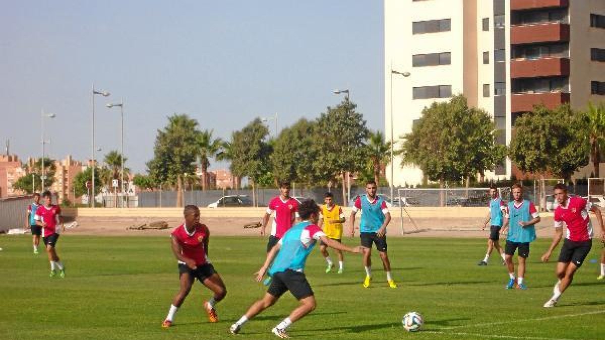 Los rojiblancos han desafiado las altas temperaturas en una dura sesión.tyle>.apqj{positio