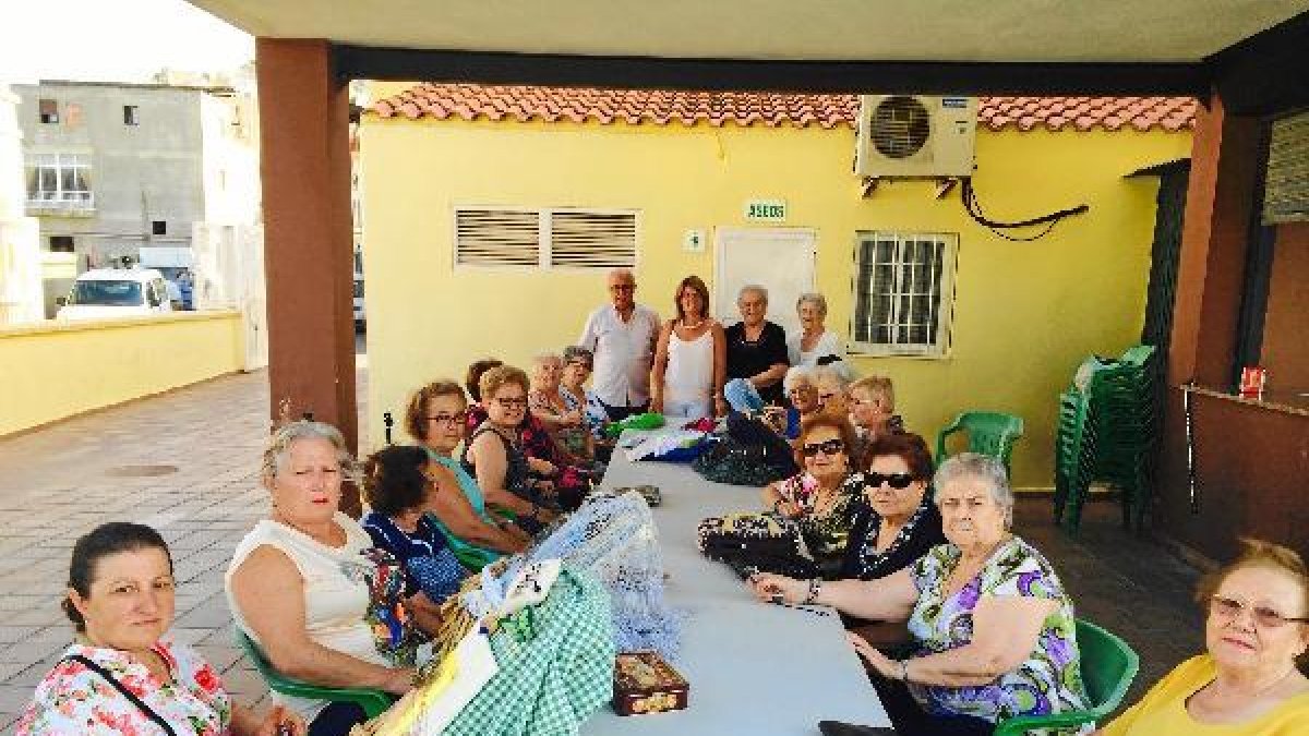 La actividad tuvo lugar en el recinto de la piscina.e;clip:rect