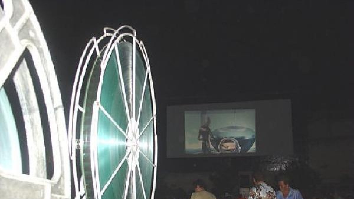 El cine de verano una opción para combantir el carlos en las noches estivalestyle>.apqj{po