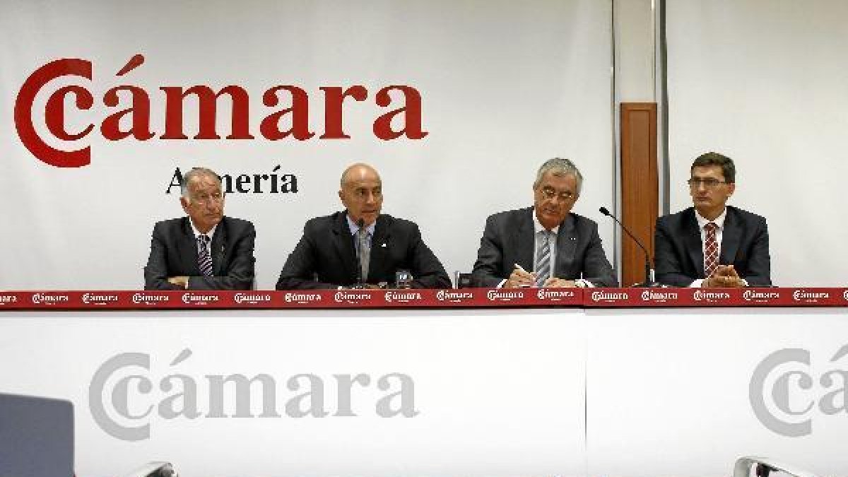 Cámara y Asempal no quieren políticos en el 29-J.e;clip:rect(46