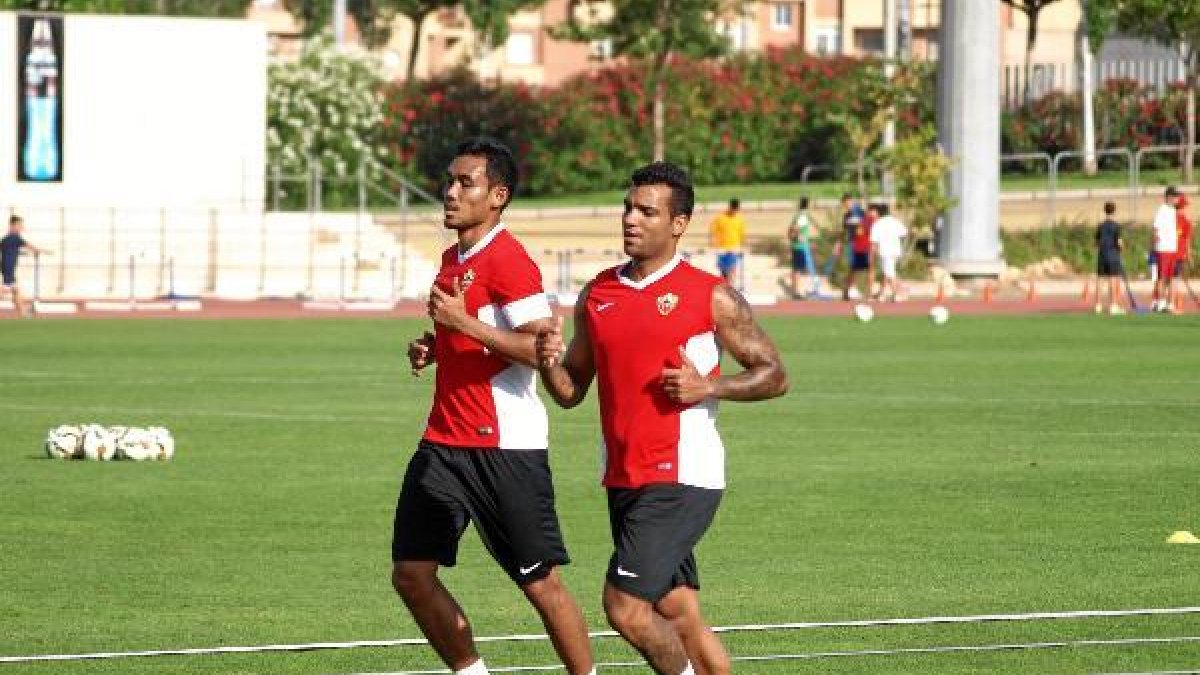 Míchel Macedo en el entrenamiento de este martes con Teerasil.e