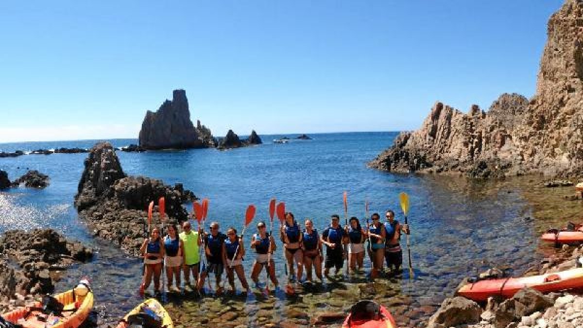 Posando en el Cabo de Gata.o,469px);}