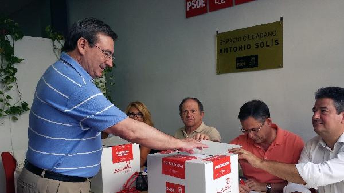 Fernando Martínez votando el pasado domingox,au