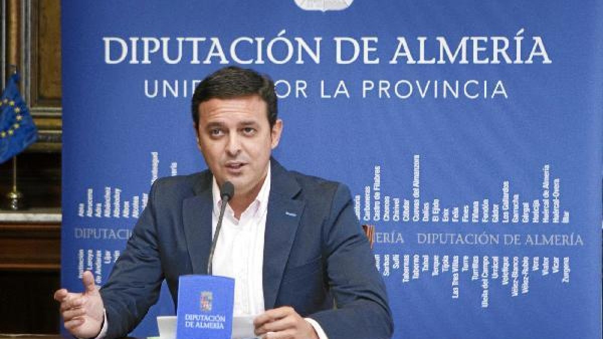 El vicepresidente de la Diputación de Almería, Javier Aureliano García.tyle>.apqj{position